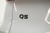 This Audi Q5 boasts a Intercooled Turbo Premium Unleaded I-4 2.0 L/121 engine powering this Automati... (image 7)