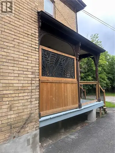 Welcome to the beautifully renovated main unit at 211 Dalhousie Street in Brantford! This bright and...