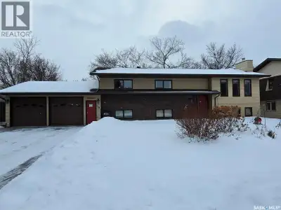 FAMILY HOME >> 5 BEDROOMS + 3 BATHS << ONE OF A KIND BI-LEVEL with 1332 sq ft on main floor plus 133...