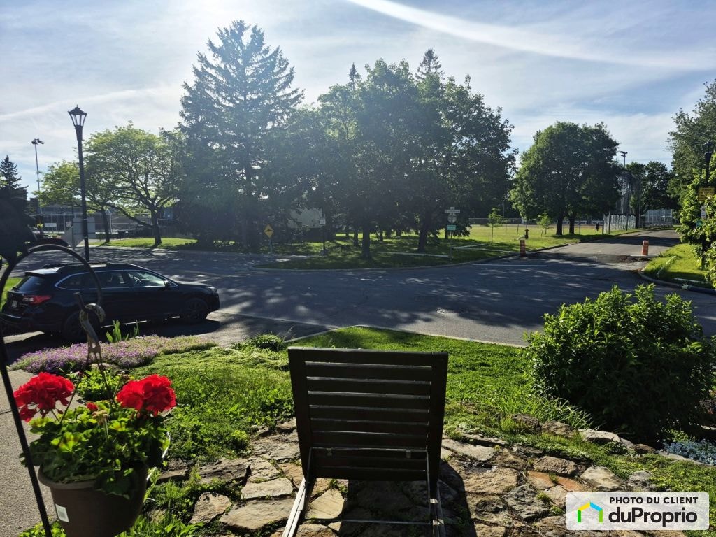 $828,000 - Split Level for sale in Kirkland — photo 3