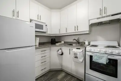 Appartement 1 et demi, semi meublé, situé dans un complexe immobilier localisé à Sainte-Foy à proxim...