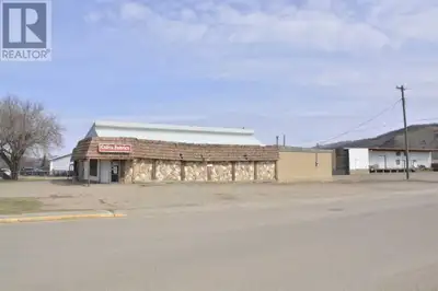 Great property in the north end of Peace River located on the river road of 94 Street and across the...