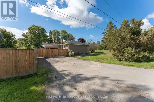 2 - 740 COLLINS BAY ROAD Kingston (South of Taylor-Kidd Blvd), O in Long Term Rentals in Kingston - Image 3