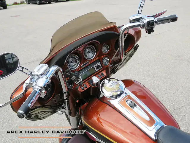 2008 Harley-Davidson FLHTCUSE3 - CVO Screamin' Eagle Ultra Class in Sport Touring in Cambridge - Image 12