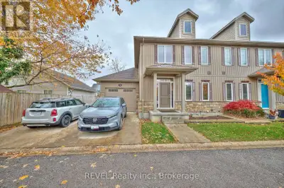 Gorgeous End-Unit Townhouse for Lease, this 2 bedroom, 2.5 bath townhome in located in the desirable...