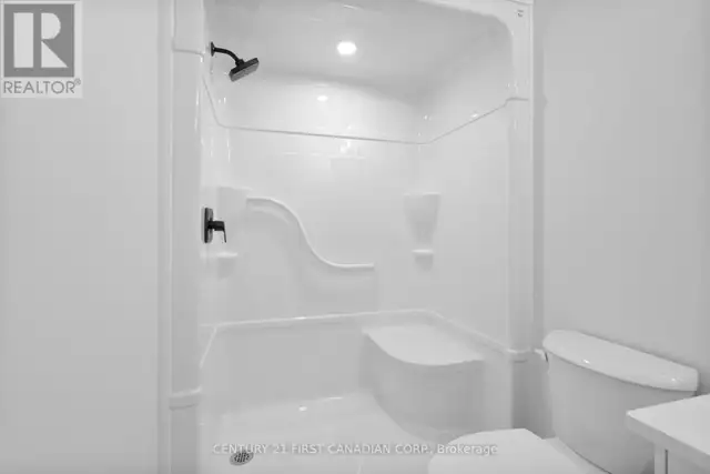 29 SHELDABREN STREET North Middlesex (Ailsa Craig), Ontario in Houses for Sale in Grand Bend - Image 26