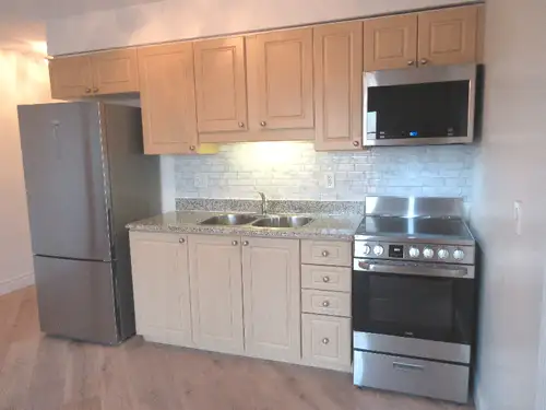Chateau Royale Hamilton Newly Reno'd 1 Bdrm Penthouse * Please telephone to inquire: 647-401-7464 ~...