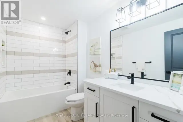 10175 MERRYWOOD DRIVE Lambton Shores (Grand Bend), Ontario in Houses for Sale in Grand Bend - Image 37