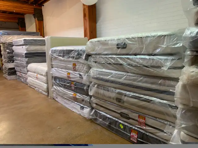 ⚜️ LIGHTLY MEGA SALE QUEEN DOUBLE AND SINGLE SIZE USED MATT in Beds & Mattresses in Delta/Surrey/Langley - Image 8