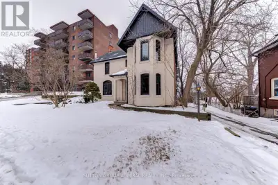 2 - 167 COLLIER STREET Barrie (City Centre), Ontario