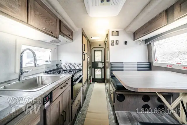 2027 Northern Lite 10.2EX Dry Bath Limited Edition in Travel Trailers & Campers in Kelowna - Image 7