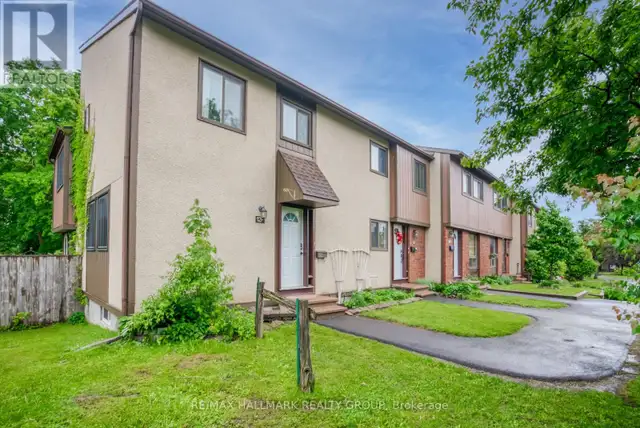12F LARKSHIRE LANE Ottawa, Ontario628637718749471223
