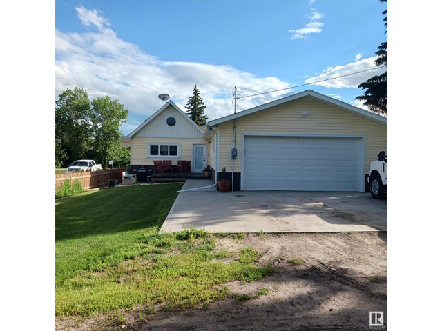 124 Main ST Kingman, Alberta in Houses for Sale in Strathcona County - Image 2