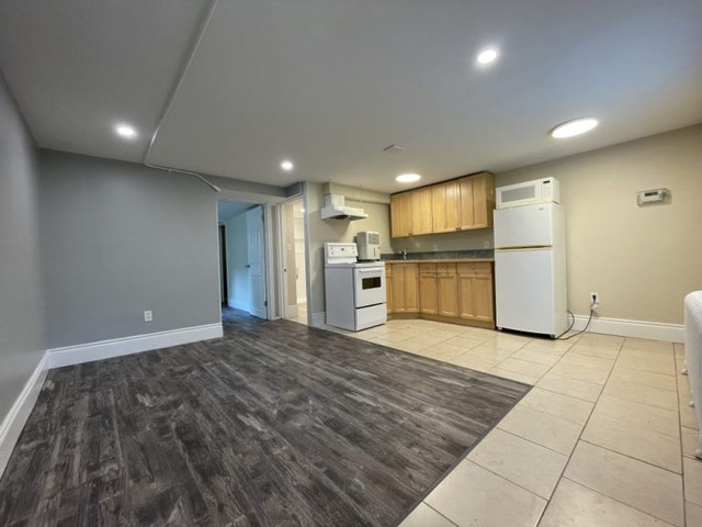1 bed apartment close to Queen's west campus- 6-237 Mowat Avenue in Long Term Rentals in Kingston - Image 2
