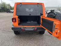 BLACK CLOTH LOW-BACK BUCKET SEATS,ENGINE: 3.6L PENTASTAR VVT V6 W/ESS -inc: Engine Oil Cooler,BODY-C... (image 8)