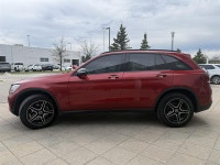Humberview Volkswagen on the Queensway This 2022 Mercedes-Benz GLC 300 4MATIC stands out in a stunni... (image 3)