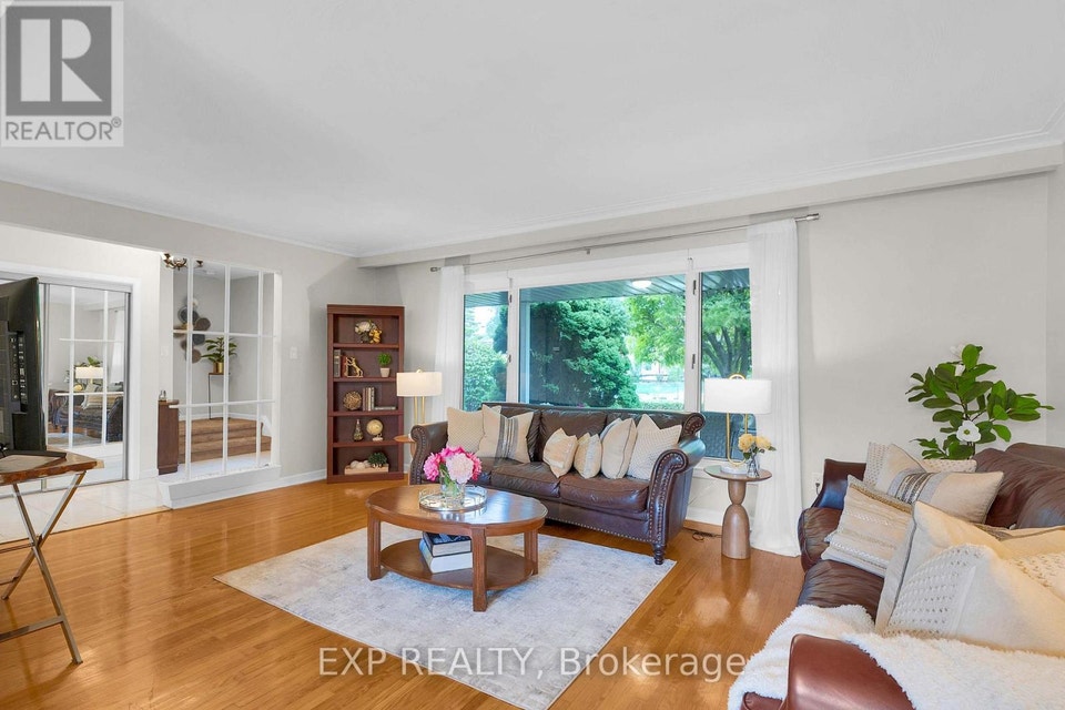 4-Bedroom Detached Home for Sale in York University Heights, photo 4 of 6