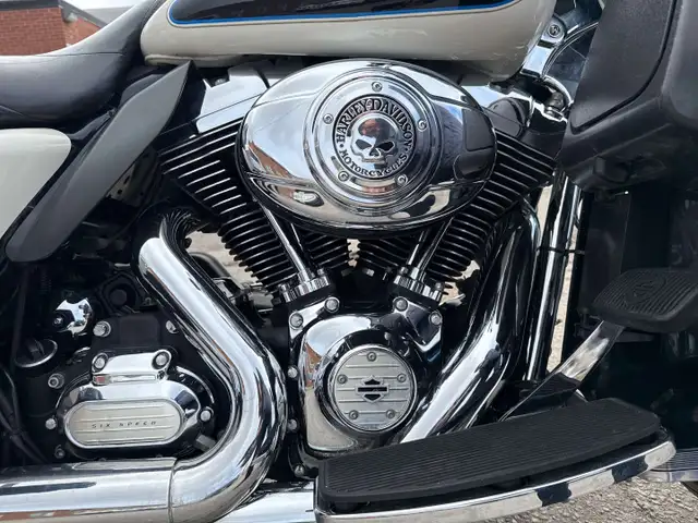 2012 Harley-Davidson Electra Glide Classic ~ ELECTRA GLIDE CLASS in Sport Touring in City of Toronto - Image 26