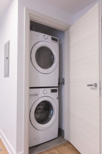 Renovated Akelius one bedroom apartment for rent. Located near St-Laurent in the Plateau Mont-Royal... (image 8)