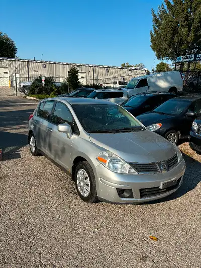 Nice little 5dr hatchback comes Certified with a Carfax and a one year unlimited mileage powertrain...