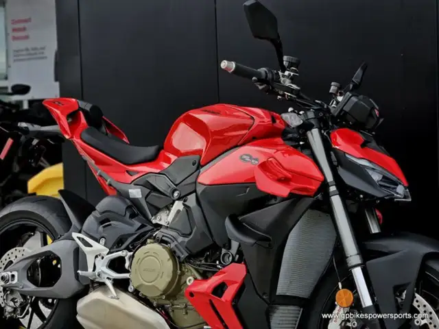2025 Ducati Streetfighter V4 Ducati Red in Sport Bikes in Oshawa / Durham Region - Image 10