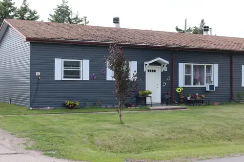 Well-maintained 2-bedroom home available in a quiet, safe, and family-friendly neighborhood, Southpo...
