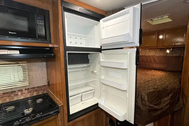 2018 Coachmen Leprechaun 220QB – Pre-Owned Class C Motorhome. in RVs & Motorhomes in Red Deer - Image 33