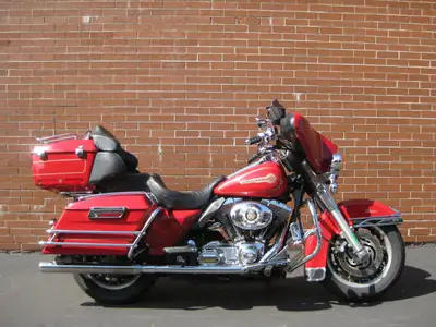 Welcome New Riders! Financing Options Available! This Firefighter Edition FLHTCI has 44,687 miles or...