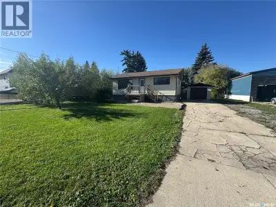 Check out 806 Houghton St in the friendly Town of Indian Head, just a 35 minute commute east of Regi...