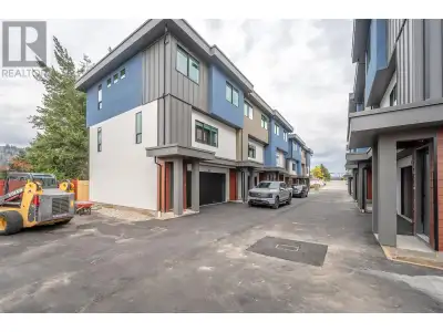 NEW TOWN HOMES!! Welcome to Jayaan Villa! 12 - 3 bedroom, 3 bathroom, double garage town home units...