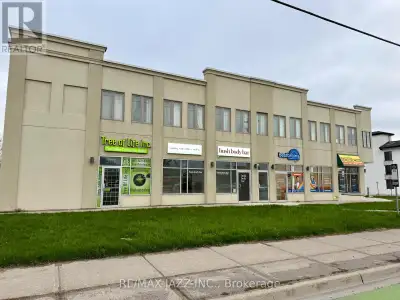 Great Retail Space located on Busy King St E in Bowmanville, 864 square feet directly across from Bo...