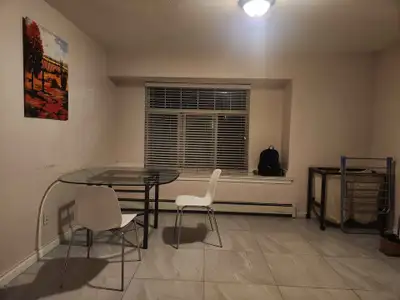 One Bedroom in a 2-Bedrooms /1 bath - Ground Floor Suite. - 9min walk to Gateway skytrain/ Surrey ce...