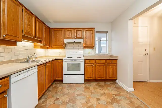 212 15255 18 AVENUE Surrey, British Columbia in Condos for Sale in Delta/Surrey/Langley - Image 10