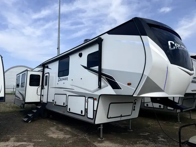 2022 Forest River CRUSADER 382 MBH in Travel Trailers & Campers in St. Albert - Image 2