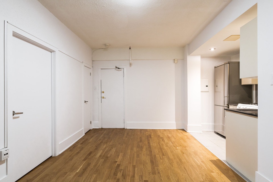 renovated one bedroom, College and Spadina - ID 59 4