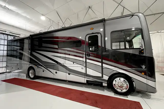 2024 Holiday Rambler Vacationer 35K - Gas Class A Motorhome. in RVs & Motorhomes in Red Deer - Image 3