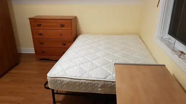 Furnished room near Algonquin, private bath/AC, male only62863750437889124