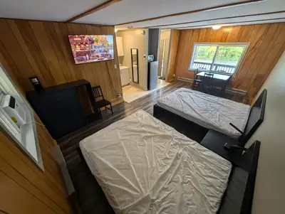 Absolutely All inclusive, Heat, Hydro, WiFi, Smart TV, Parking, Kitchenette, etc Firehouse Lodge in...