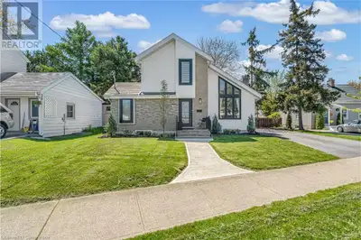 Live the low-maintenance lifestyle without sacrificing space or style. This beautifully updated bung...