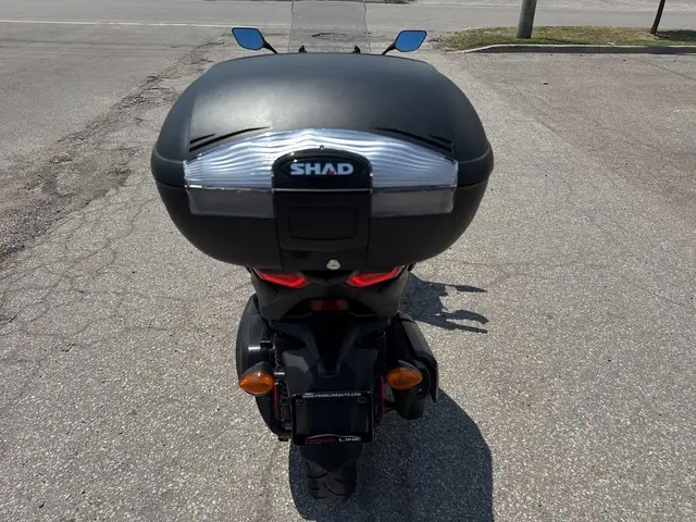 2022 Yamaha XMAX ~ YAMAHA XMAX ~ 300CC ~ COOL SCOOT ~ LOW KMS ~ in Street, Cruisers & Choppers in City of Toronto - Image 15