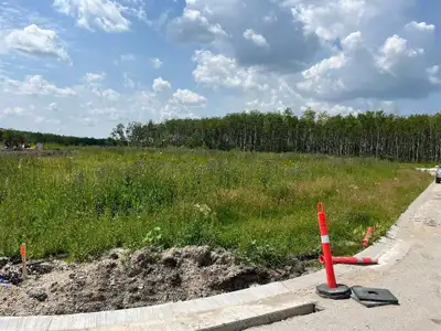 R14//Selkirk/Build yours own dream home on the Vacant Corner Lot in a newly developed area of Selkir...