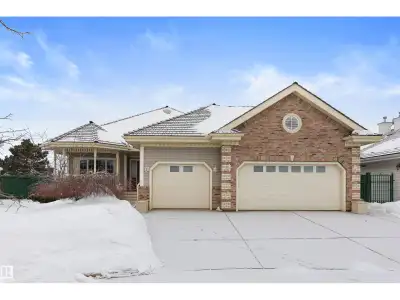 Welcome to this custom-built Heredity bungalow! The entrance has beautiful ceiling detail & overlook...