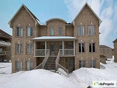 Grand condo 4 et demi au 2e étage, situé dans un secteur tranquille (Cul-de-sac). Sentiers boisés (R...
