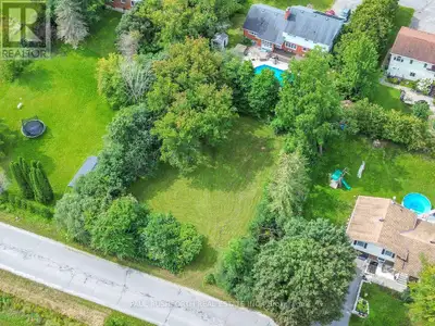 A golden opportunity to build your dream home in the heart of picturesque Almonte! This generously s...