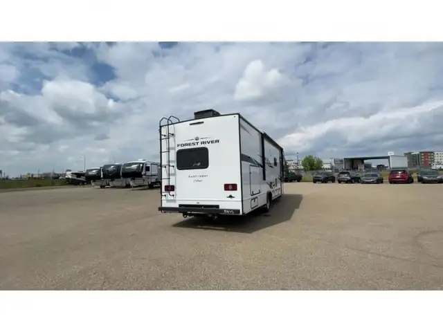 2026 EAST TO WEST Entrada 2950OK in RVs & Motorhomes in Edmonton - Image 10