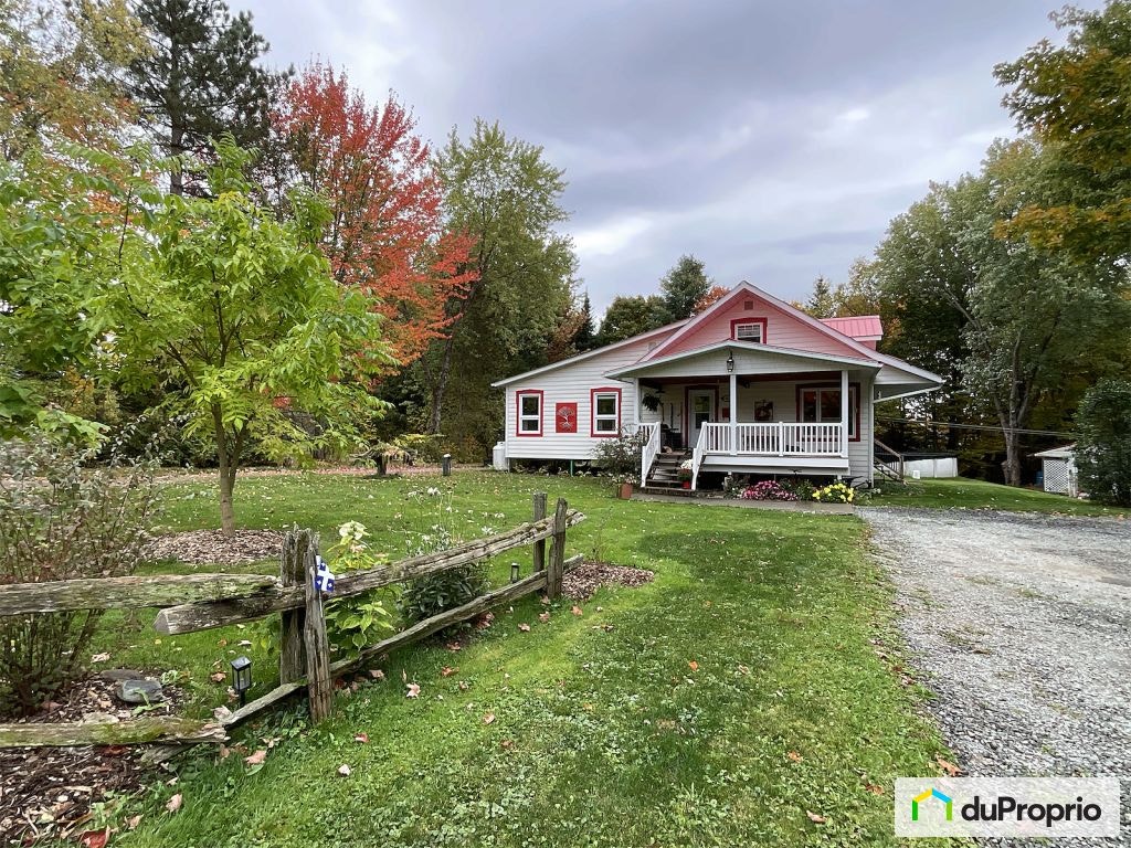 $399,000 - 1 1/2 Storey for sale in ND-De-Ham — photo 1