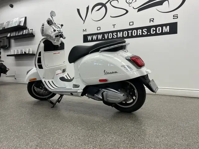 2023 Vespa GTS Super HPE 300 ABS - V5855 - -No Payments for 1 Ye in Scooters & Pocket Bikes in Markham / York Region - Image 5
