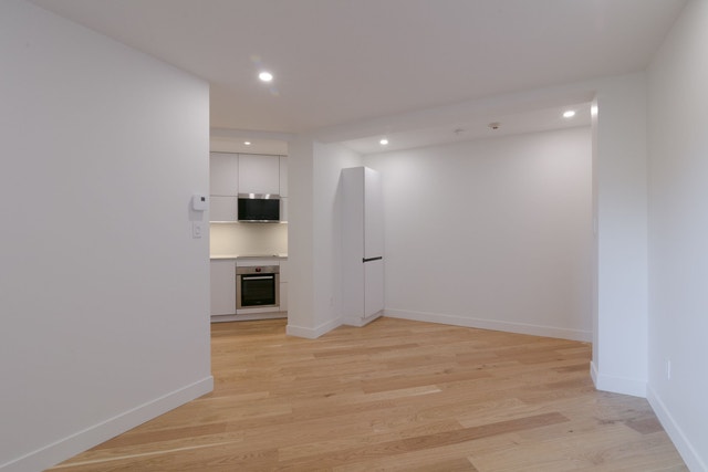 5530 Cote Saint-Luc Road — photo 3