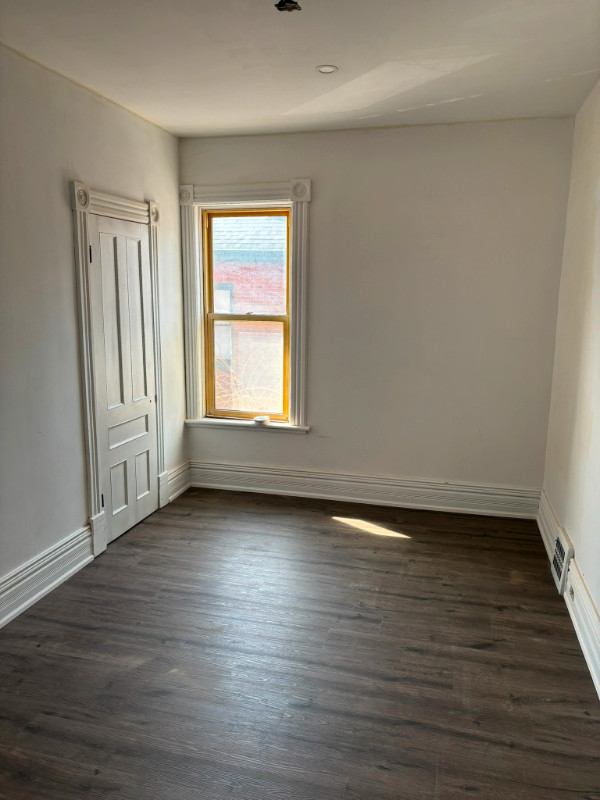 5+ BEDROOM RENOVATED STUDENT HOUSE - ONE GROUP - AVAIL MAY 1 in Long Term Rentals in Peterborough - Image 2