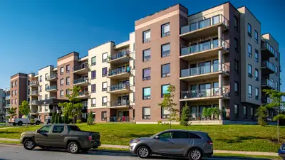 Beautiful, Luxury 2 Bedroom+Den, with in-Suite Laundry